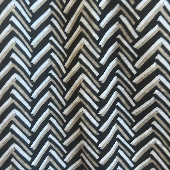 LOFT sleeveless blouse, Size Large - Picture 2 of 4